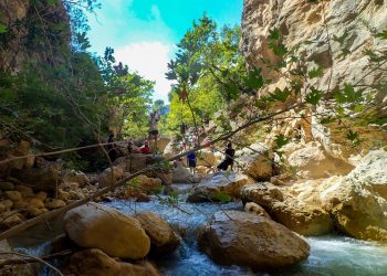 Φαράγγι Περιστεριώνα Εκεί που το Νερό Σμιλεύει τον Βράχο!-4